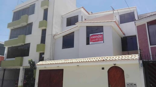 Vendo Casa en Urb. Privada Cercado Arequipa 3 Pisos Bajamos El Precio. $170.000 Ahora