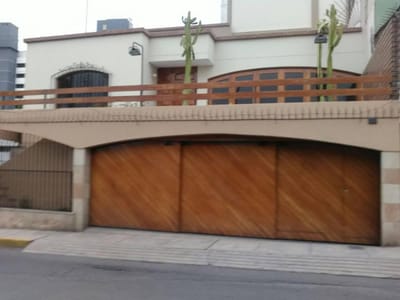A Media Cuadra de Av Ejercito Alquilo Amplia! Casa Empresa o Vivienda 500 m2