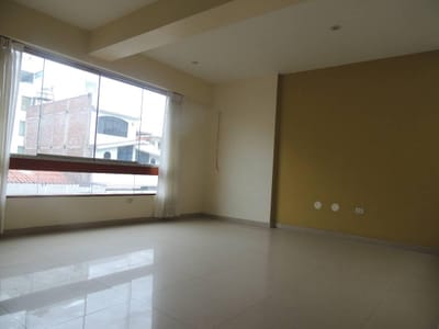 Excelente Duplex Amplio Tipo Casa y Buen Estado en Lambramani. Acepta Mascota