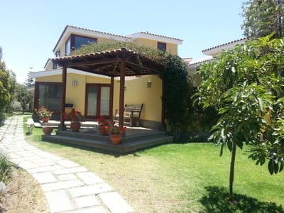 Lujosa Casa en Venta en Zona Privada de Cayma