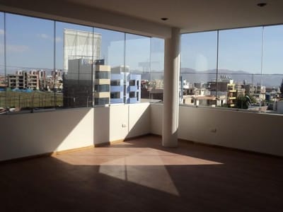 Dpto. 4to Piso Cerca del Parque Lambramani, J. L. b. y R.