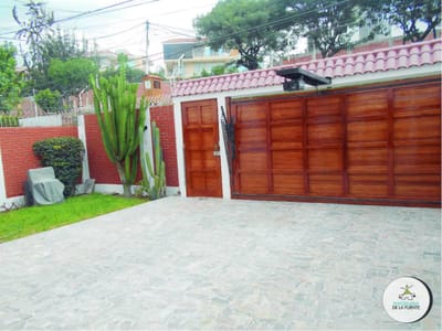 Hermosa Casa de 3 Pisos en Sachaca - Urb. El Palacio I
