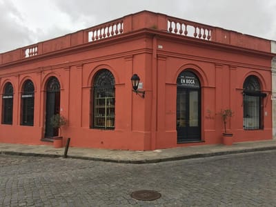 Muy buen local comercial en barrio histórico de Colonia