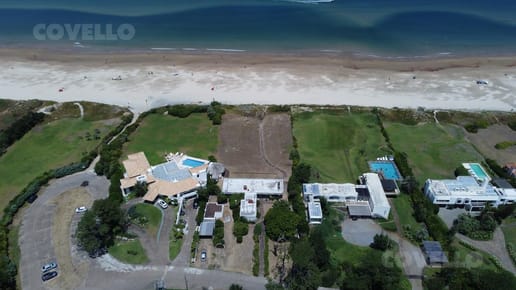Lote sobre la playa en Solanas de 3050 m2