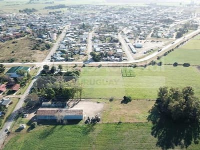 Ombúes de Lavalle- Galpón próximo a planta urbana