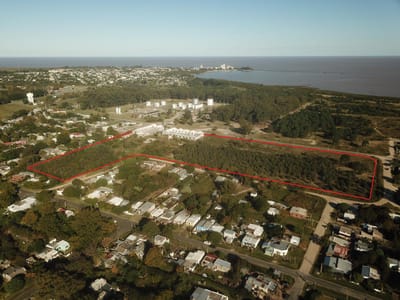 Terreno urbano de grandes dimensiones  en Juan Lacaze. Ideal para desarrollo!!