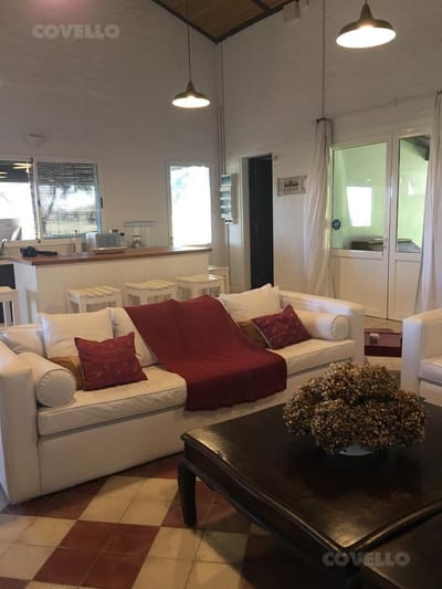 Carmelo: Residencia de Lujo con Vistas al Río, Confort Excepcional y Entorno Natural Exclusivo.