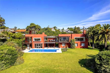 Escpectacular casa con vista panorámica en el Lomo de Punta Ballena