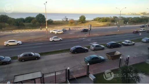 Apartamento tres dormitorios con vista playa Malvín 
