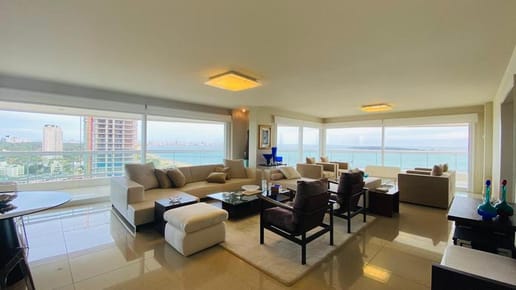 Primer linea playa Mansa 3 dormitorios y servicio mas de 400 mt2 con terrazas - Departamento - Punta del Este