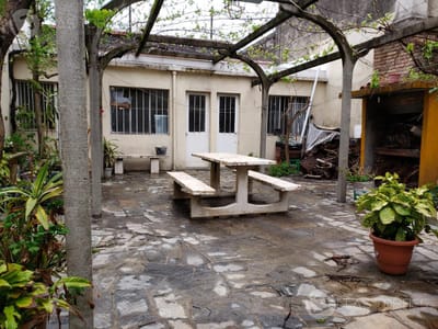 Casa amplia, dos patios, azotea, parrillero, CON RENTA
