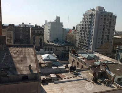 Apartamento - Cordón - Lindo, CON RENTA, buen punto c/servicios, G.C: $ 3400