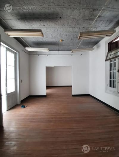 Casa - Ciudad Vieja - Linda, muy amplia, punto con todos los servicios, sin G.C!!