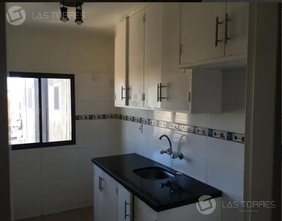 Apartamento - CON RENTA, piso alto, balcón, G.C 3.500