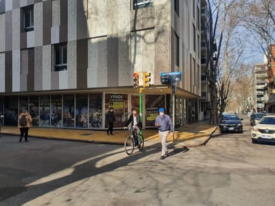 Gran Esquina , San Jose y Gutierrez Ruiz, apto gastronómico !!