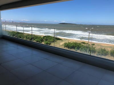 Punta del Este, pent house duplex , 4 dormitorios, gge x2, vista al mar, amenities , nuevo !!