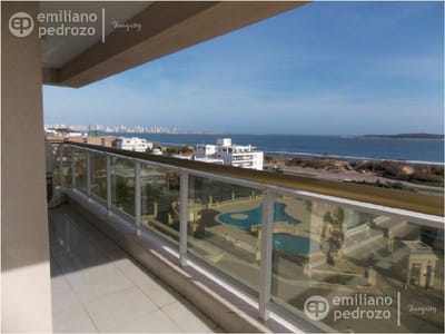 Venta apartamento 3 suites más dependencia Punta del Este