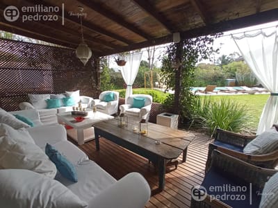 Venta casa 4 dormitorios Barrio Privado Punta del Este Piscina Jardín