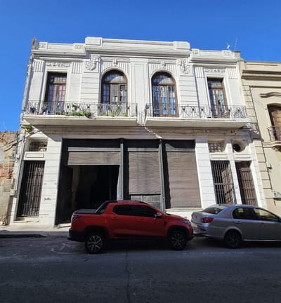 Piedras e Ituzaingó - Gran propiedad con potencial para aptos.