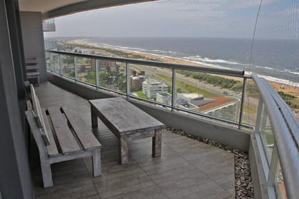 Apto de 3 dorm   dep, parrillero propio, con todos los servicios, TEMP 2024- Playa Brava