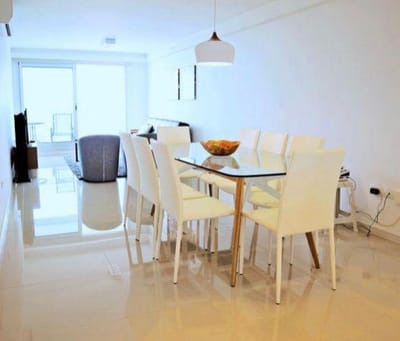 Apto, 2 dorm, 2 baños, vista al mar, parrillero propio, con servicios