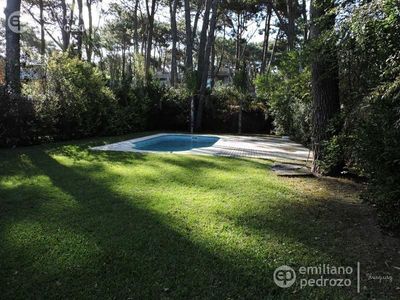 Venta casa 4 dormitorios en Montoya La Barra