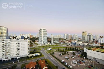 Venta departamento 2 dormitorios en suite Playa Mansa Punta del Este