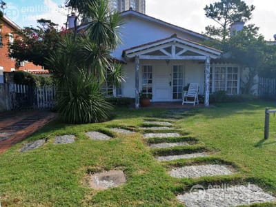 Casa de 5 dormitorios en Playa Mansa Punta del Este