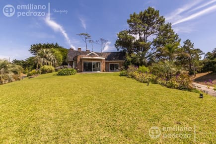 Venta  Casa 8 dormitorios Playa Mansa Punta del Este