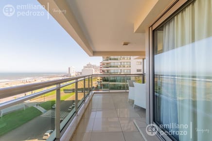 Venta y alquiler apartamento 3 dormitorios y dependencia Playa brava Punta del Este