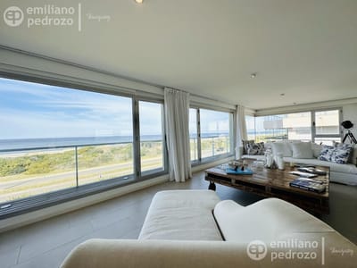 Alquiler Departamento 3 dormitorios mas dependencia Punta del Este Playa Brava Vista Al Mar Parrillero Propio