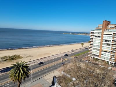 Apartamento -Rambla Pocitos, piso alto , 243 m2 , a reciclar, gge !!