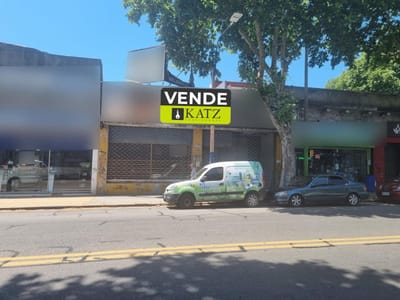 Local -local - Gral Flores y Berthelot , 500 m2 , 10 mts de frente !!