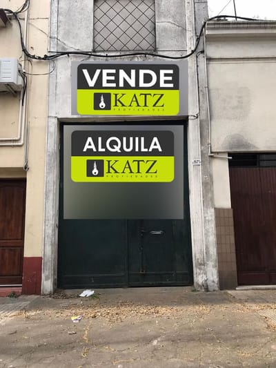 Depósito -Carlos Reyles próximo Arenal Grande , 478 m2,zona mayorista , techos de planchada !!