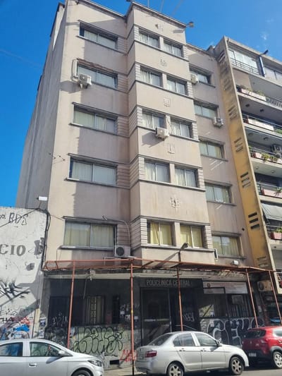 Colonia y Vazquez, edificio entero , 2465 m2 , 6 pisos , ascensores !!