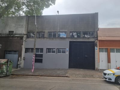 Nueva Palmira 1961,esq. Martin C. Martinez. Gran depósito de 346 metros, con frente de 11,20 mts!! Próximo a zona mayorista, cuenta con entrada para camiones!!