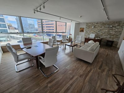 Próximo a Montevideo Shopping: ¡gran oficina de 100m² nueva, opción equipada y con garage!