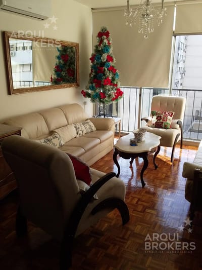 Apartamento de tres dormitorios en venta en Centro