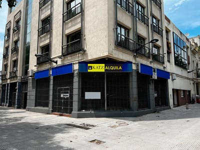 Excelente local esquina en Rambla portuaria, 120 m2 de salón, 16 mts de frente, excelente estado!!