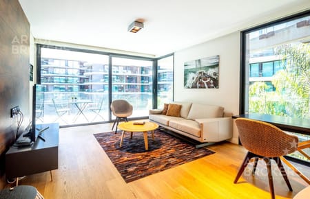 Venta con renta de apartamento un dormitorio en Puerto del Buceo con garaje , equipado