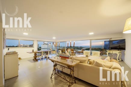 Amplia planta en Primera Linea, 3 suites, terraza y vista al mar!