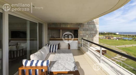 Departamento venta de 3 dormitorios en Playa Mansa