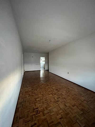 Apartamento en alquiler, tres dormitorios, Centro (Montevideo). 
