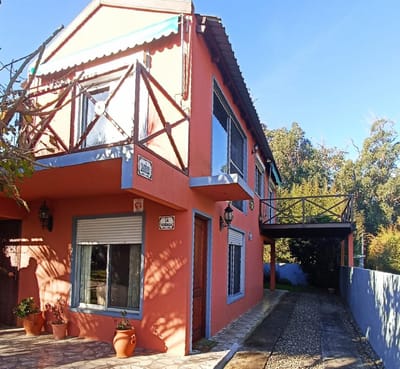 Casa 2 dorm. próxima al mar en  Balneario Las Flores.
