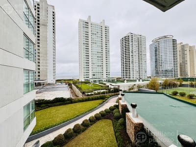 Venta apartamento 2 suites más dependencia en Playa Brava Punta del Este