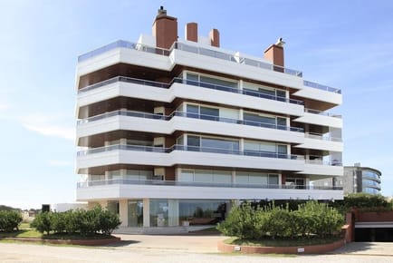Punta del Este Venta y Alquiler Temporario Departamento Aguas Azules II - PH