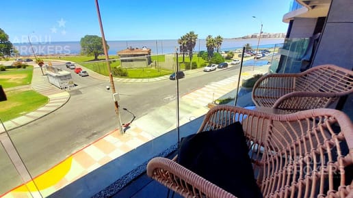 Venta apartamento dos dormitorios en Puerto del Buceo  con garaje y vista al puerto, edificio Forum
