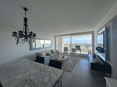 Venta Apartamento 2 Dormitorios Frente a Punta Shopping Punta del Este