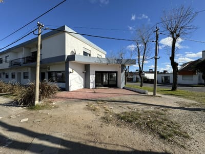 Local comercial sobre Av José P. Varela- VENTA Y ALQUILER