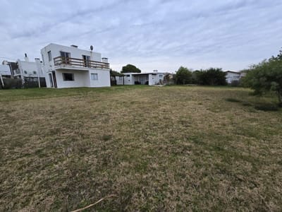 Casa , apartamento y terreno en venta en Balneario Buenos Aires